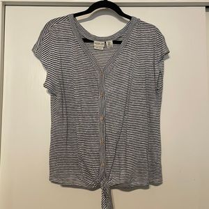 Rachel Zoe size Medium gray & navy striped button up shirt sleeve shirt